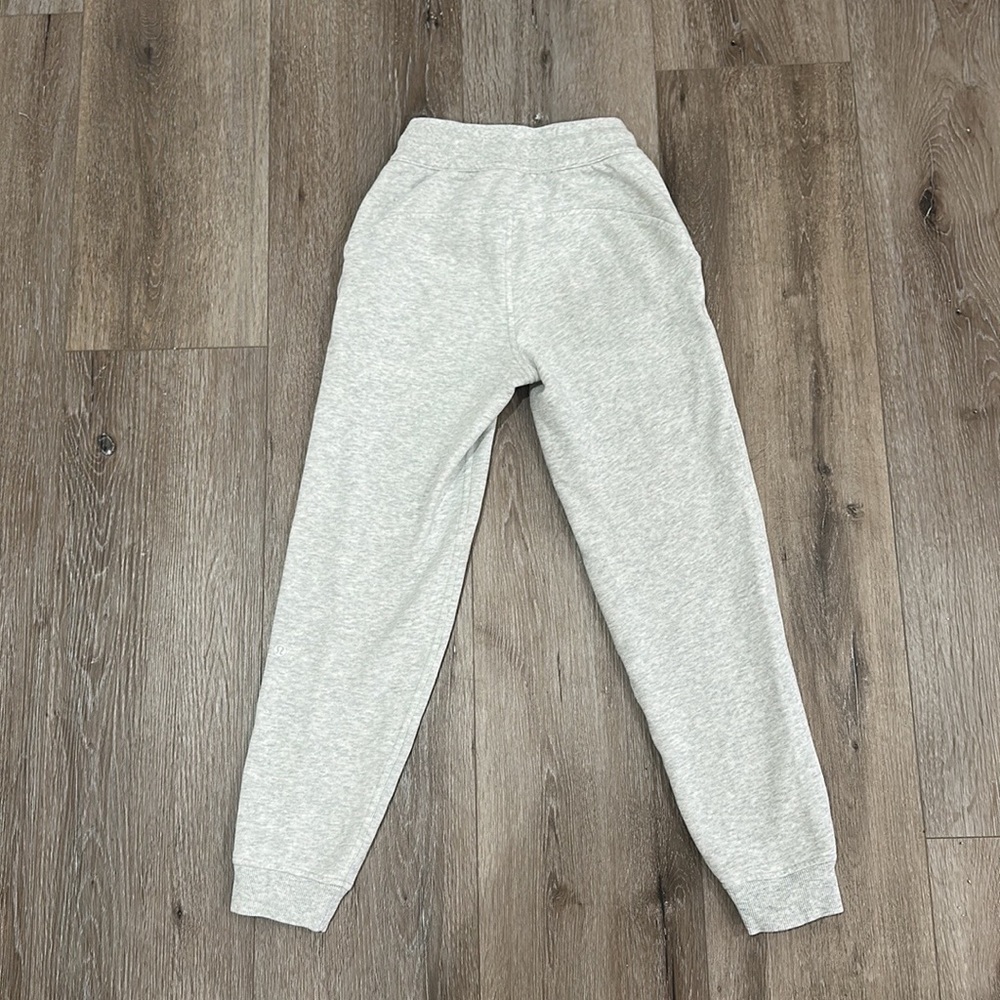 LULULEMON Women’s Scuba High-Rise Jogger in Ultra Light Grey - Picture 6 of 6